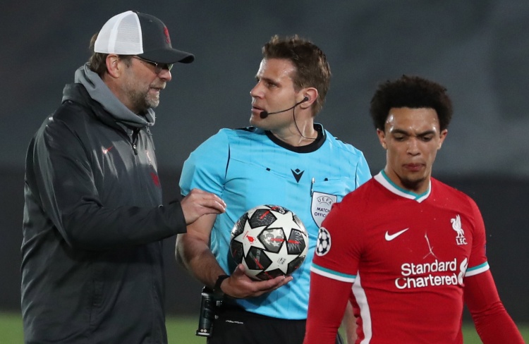 法国巴黎银行上调博彩股评级